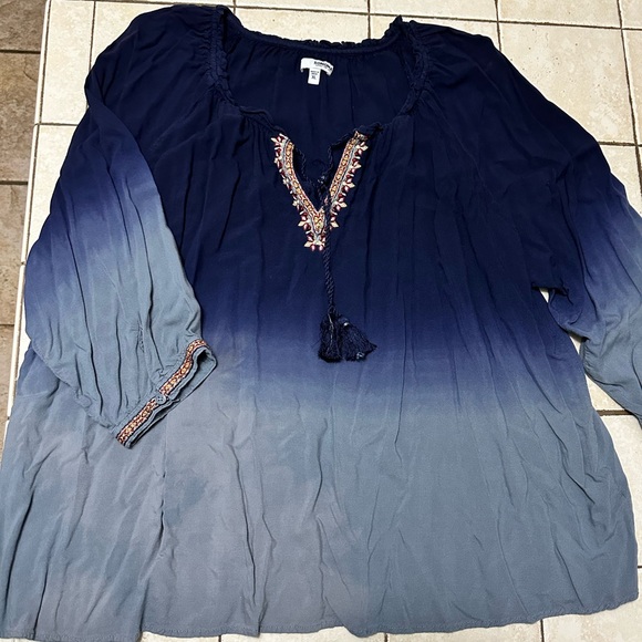 Notch Neck Peasant Top with three-quarter length sleeves - Picture 1 of 4